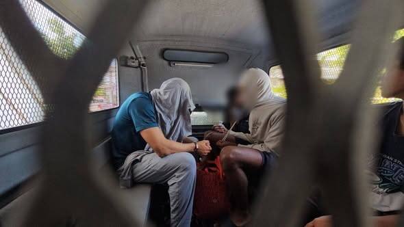 ألقت الشرطة في باتايا القبض على بريطانيين للاشتباه في قيامهما بالسطو.
